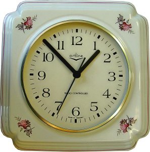 Keramik Küchenuhr "Beeren" Grünrand, Funkuhr