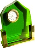 Optische Kristall Uhr grün mit Messingsockel Einsteckwerk Quarz