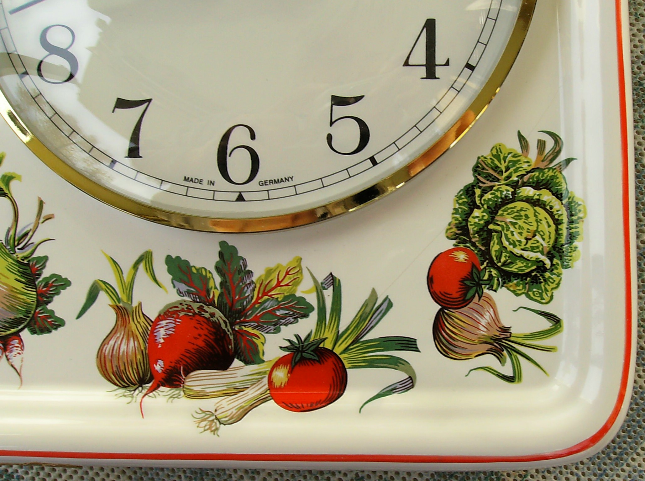 Keramik Küchenuhr Artline Vegetable Orchard Rotrand Funkuhr - zum Schließen ins Bild klicken